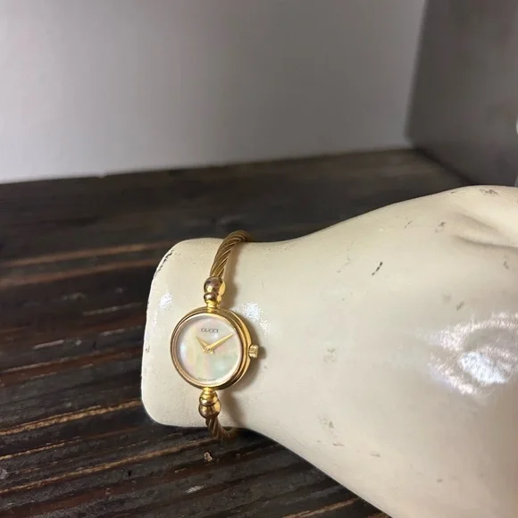 Gucci vintage women's watch wrap cable band with pearl face
In working order! - Picture 4 of 8
